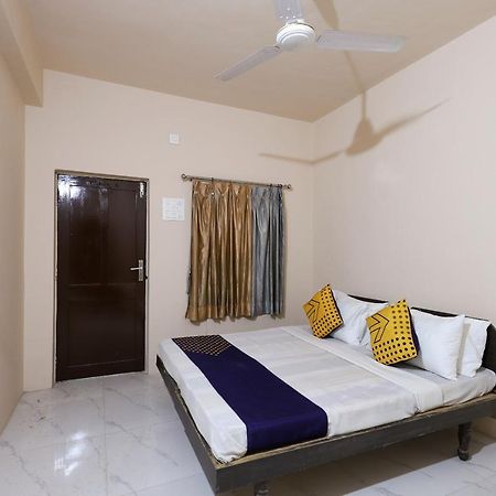 Spot On 64818 Hotel Minal Jamnagar Bagian luar foto