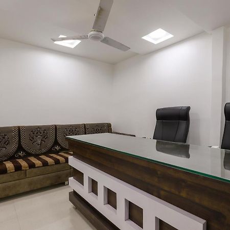 Spot On 64818 Hotel Minal Jamnagar Bagian luar foto