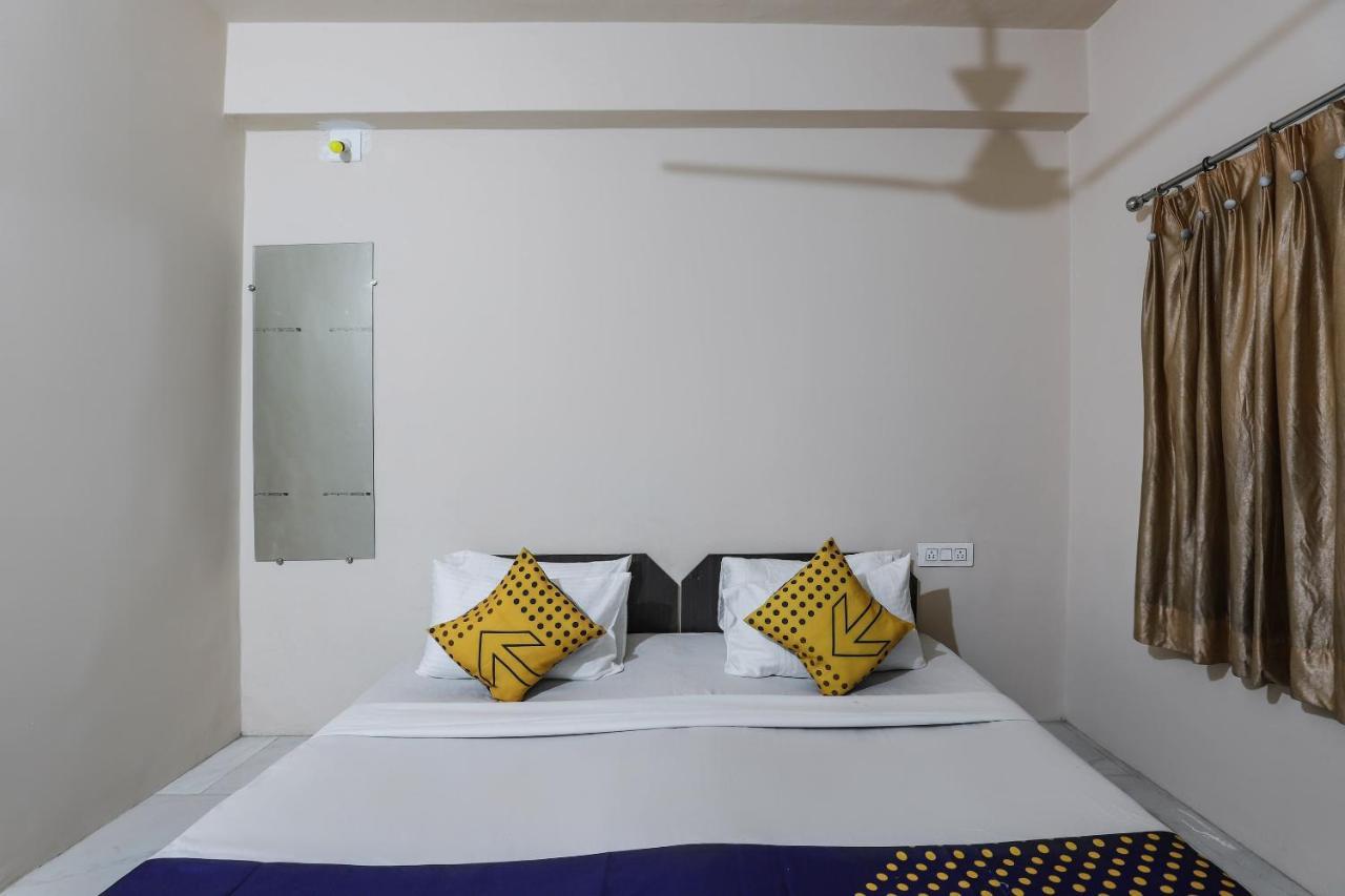 Spot On 64818 Hotel Minal Jamnagar Bagian luar foto
