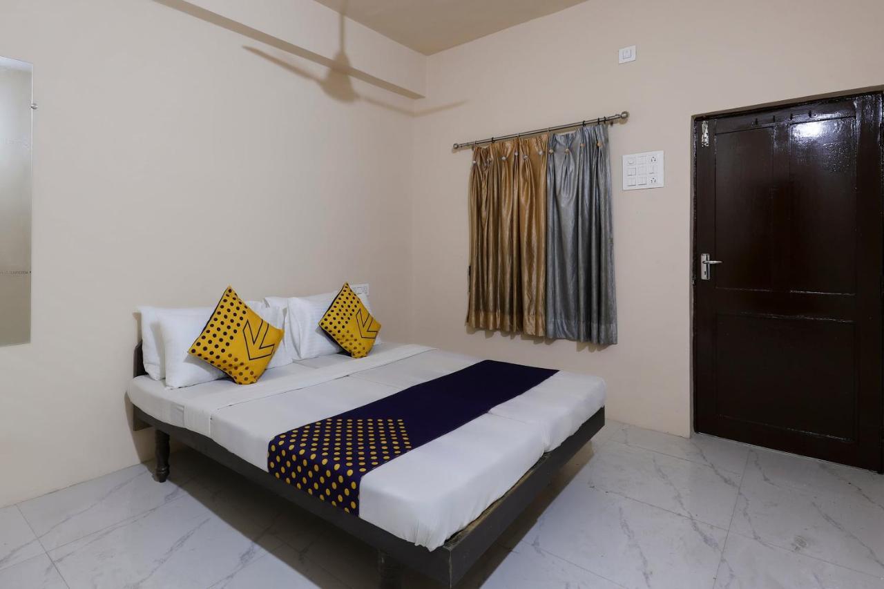 Spot On 64818 Hotel Minal Jamnagar Bagian luar foto