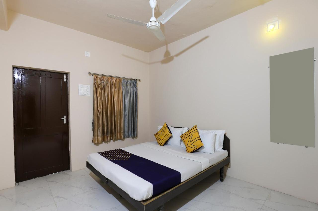Spot On 64818 Hotel Minal Jamnagar Bagian luar foto