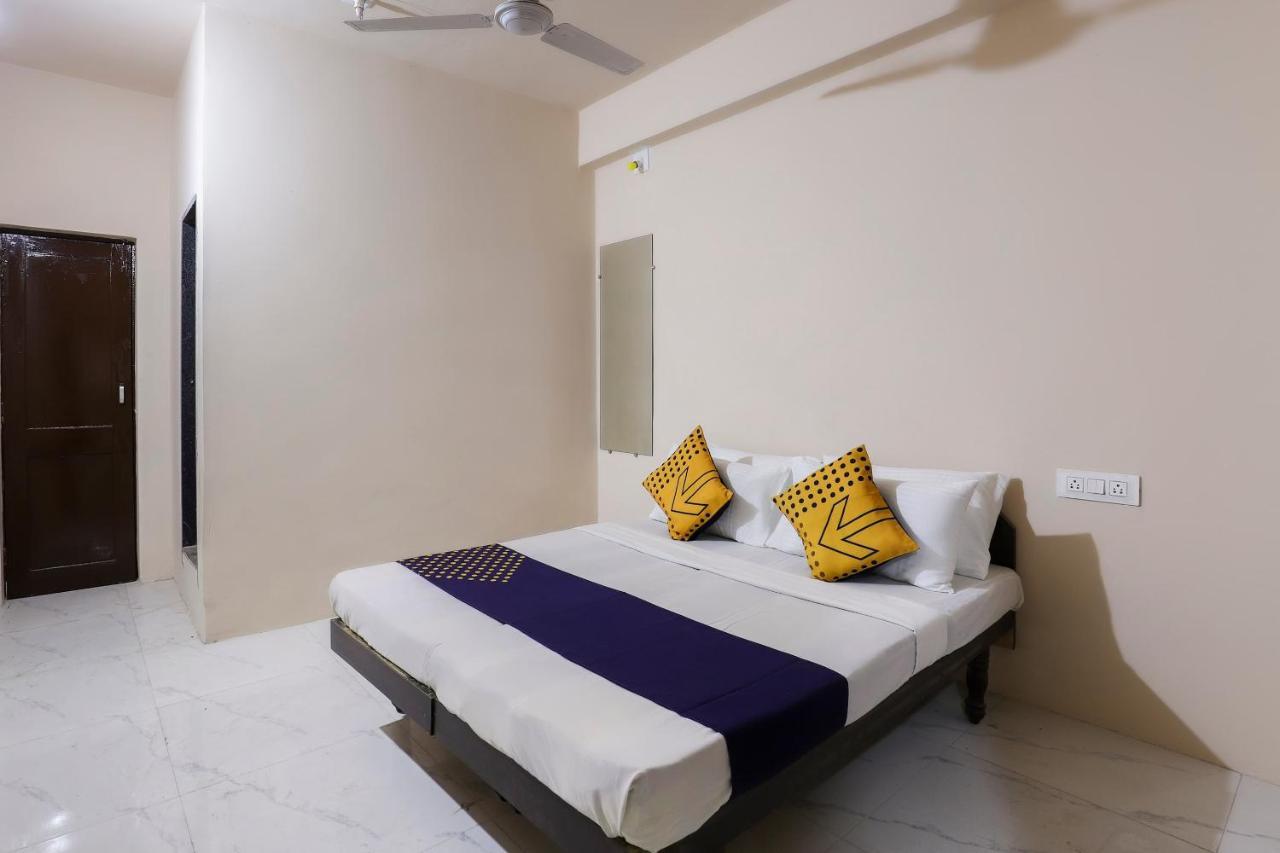 Spot On 64818 Hotel Minal Jamnagar Bagian luar foto