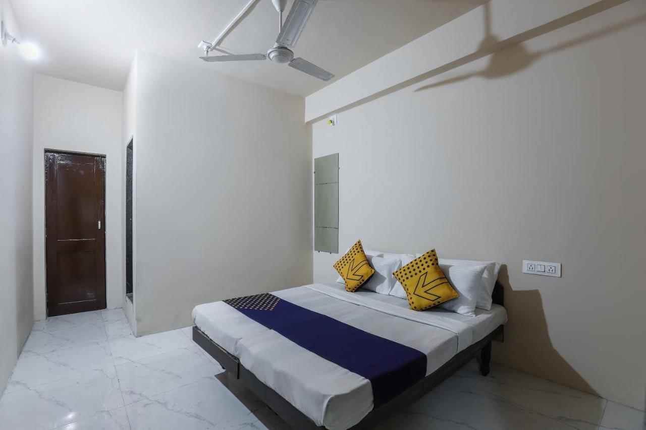 Spot On 64818 Hotel Minal Jamnagar Bagian luar foto