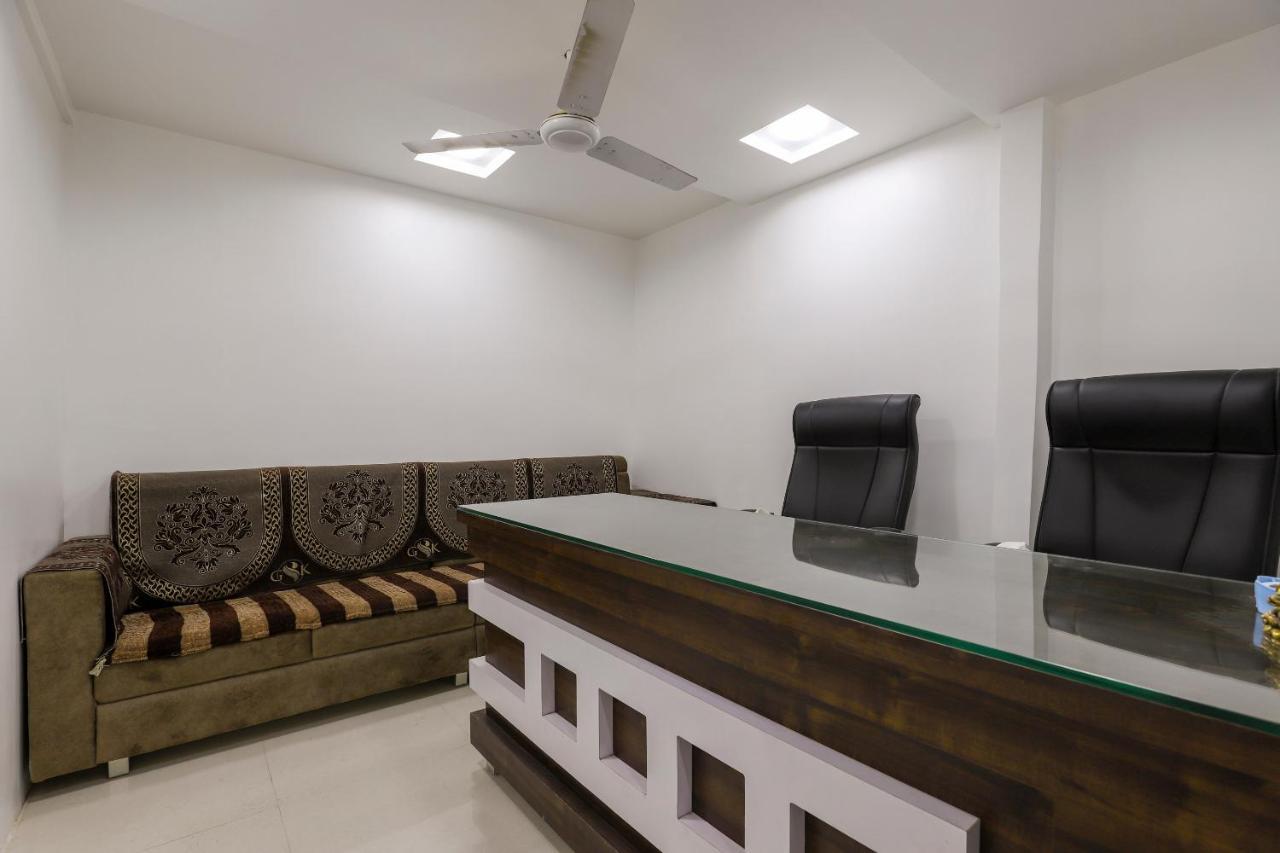 Spot On 64818 Hotel Minal Jamnagar Bagian luar foto