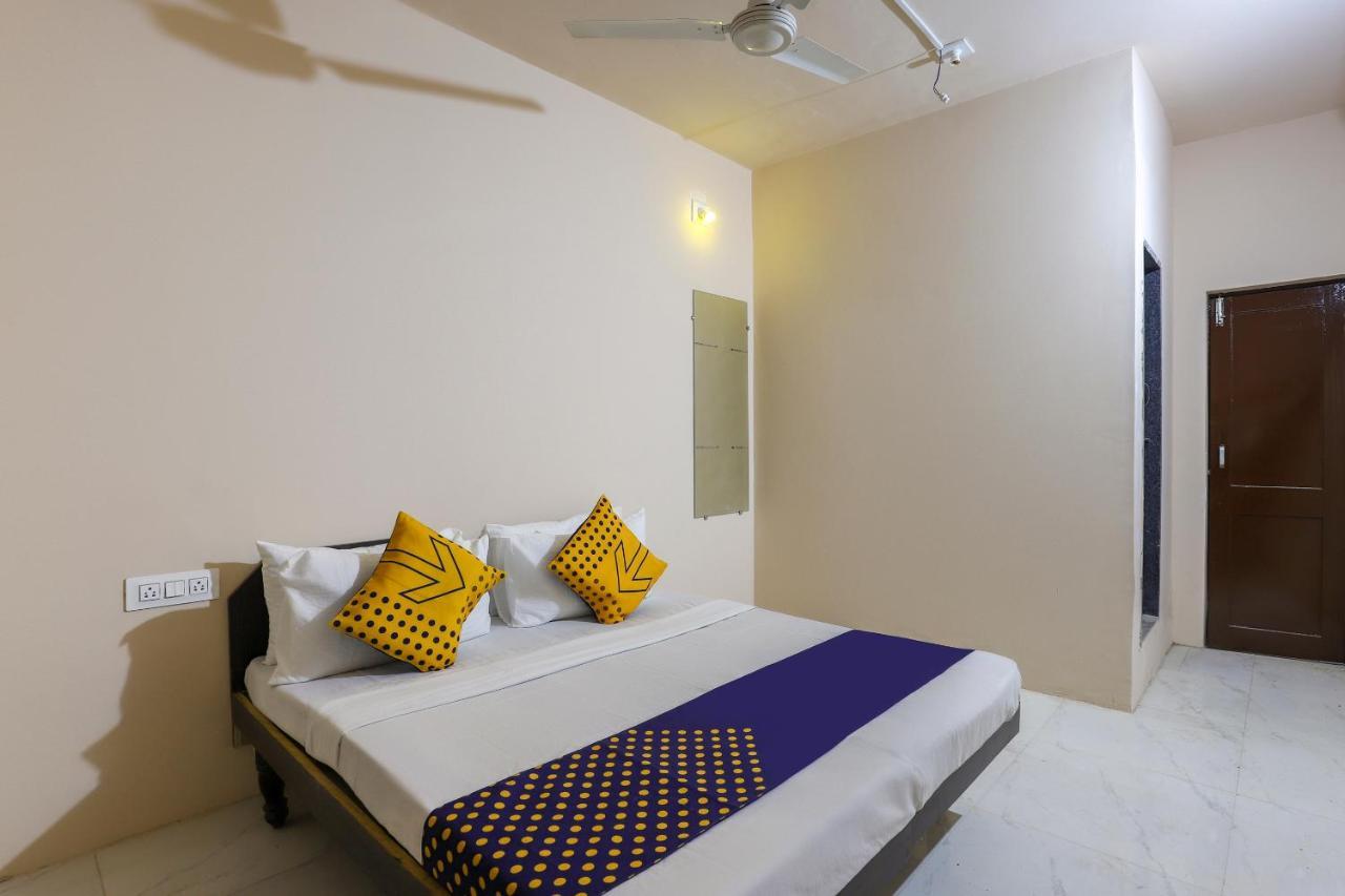 Spot On 64818 Hotel Minal Jamnagar Bagian luar foto
