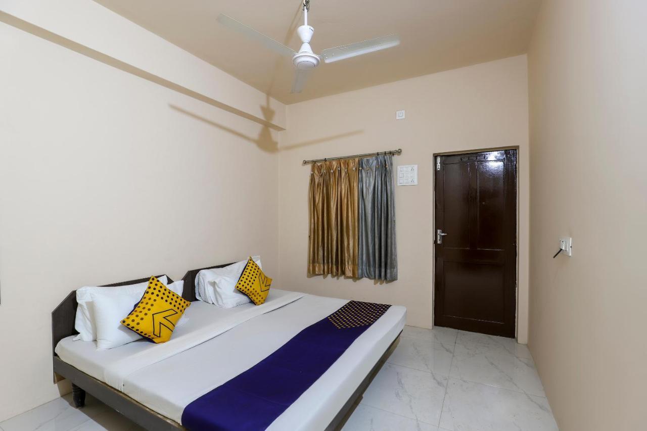 Spot On 64818 Hotel Minal Jamnagar Bagian luar foto