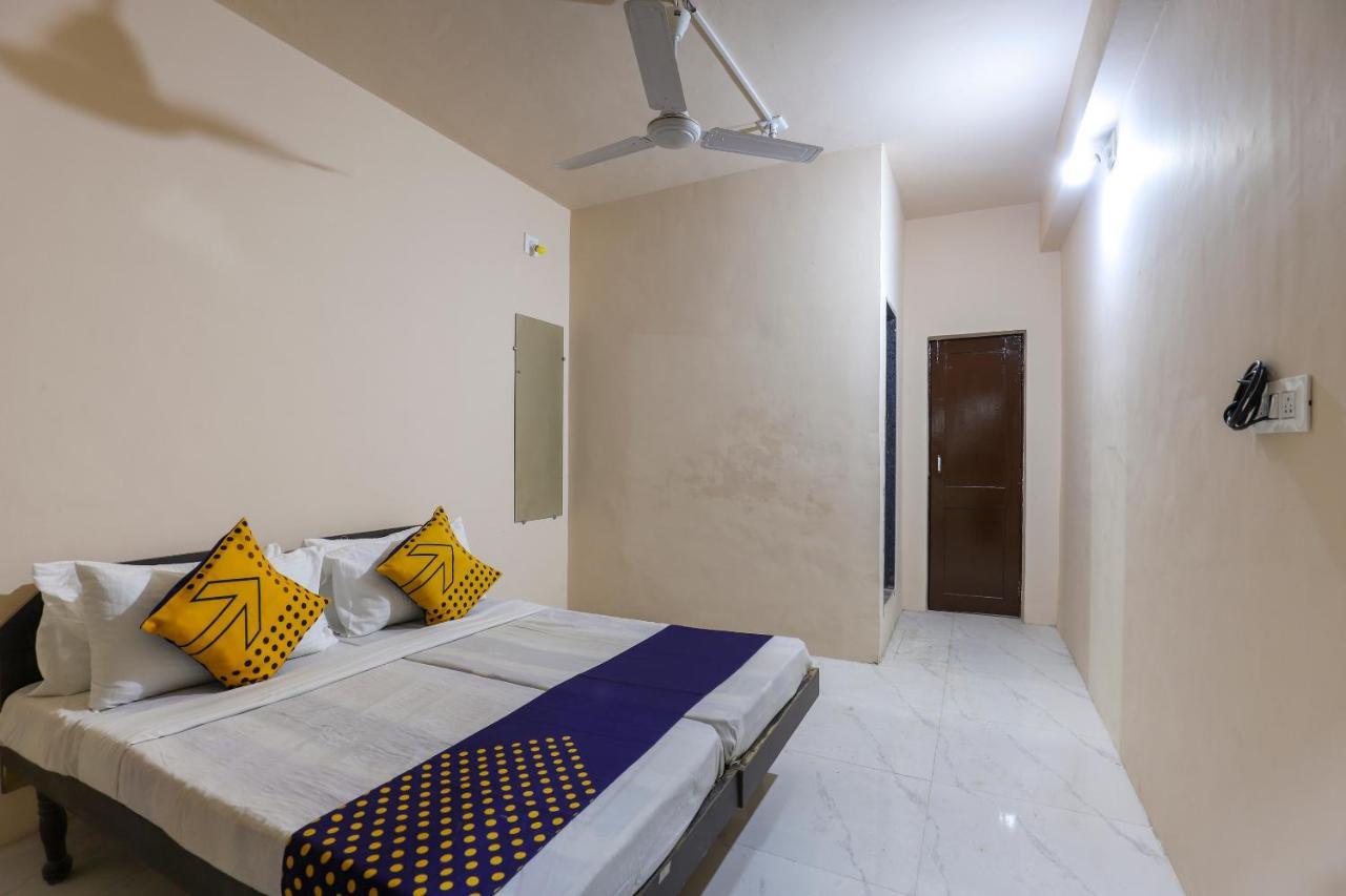 Spot On 64818 Hotel Minal Jamnagar Bagian luar foto