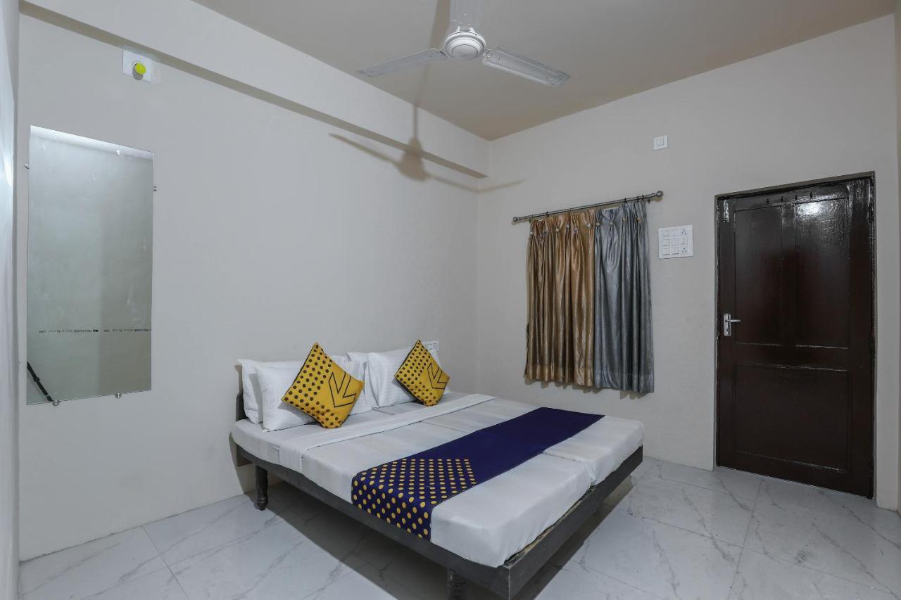 Spot On 64818 Hotel Minal Jamnagar Bagian luar foto