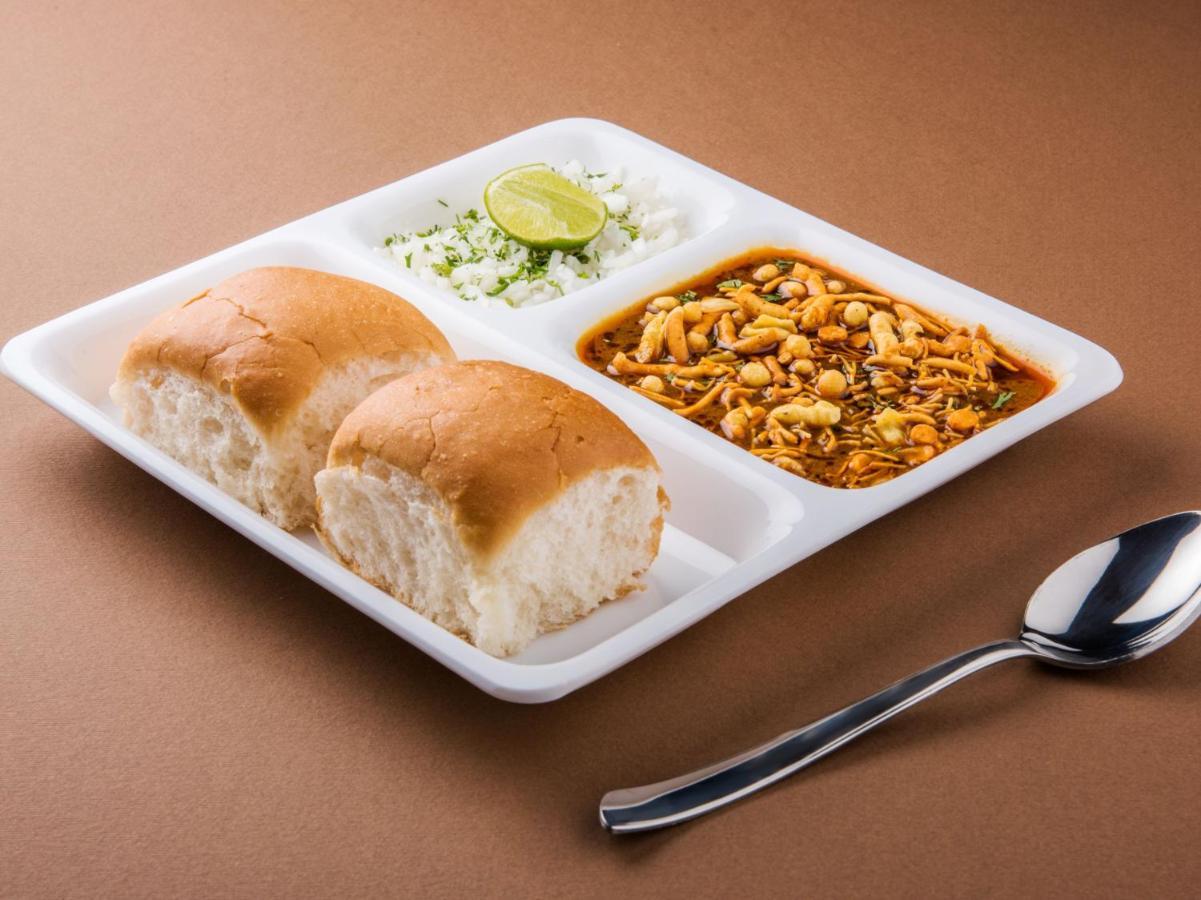Spot On 64818 Hotel Minal Jamnagar Bagian luar foto